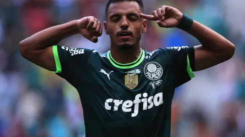 Foto: (Ettore Chiereguini/AGIF) – Gabriel Menino busca reencontrar seu melhor futebol no Palmeiras nesta temporada