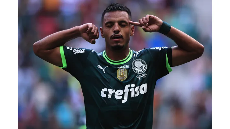 Foto: (Ettore Chiereguini/AGIF) - Gabriel Menino busca reencontrar seu melhor futebol no Palmeiras nesta temporada