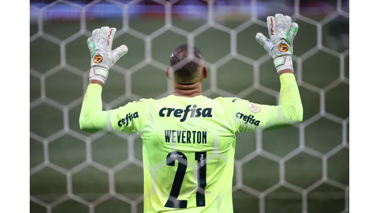 Foto: Ettore Chiereguini/AGIF - Weverton se torna um dos jogadores mais vencedores da história do clube