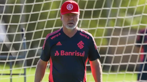 Foto: Fernando Alves/AGIF – Mano Menezes se preocupa com desempenho do Internacional