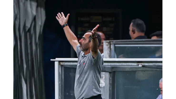 Foto: (Maxi Franzoi/AGIF) - Rogério Zimmermann, técnico do Brasil, respondeu às críticas de Renato após o jogo contra o Grêmio