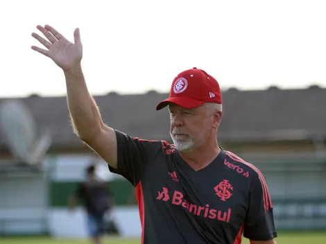  Mano Menezes explica motivos para deixar destaque no banco de reservas