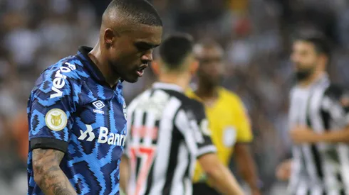 Fernando Moreno/AGIF- Douglas Costa, em sua passagem pelo Grêmio