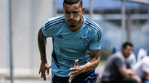 Foto: (Gustavo Aleixo/Cruzeiro) – William espera recuperar seu bom futebol no Cruzeiro