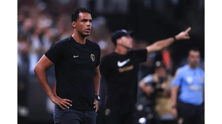 Foto: Ettore Chiereguini/AGIF - Fernando Lázaro tem problemas para enfrentar o São Paulo