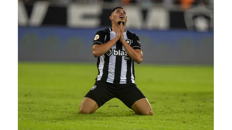 Foto: (Thiago Ribeiro/AGIF) - Erison, do Botafogo, deve acabar em outro clube brasileiro que não seja o São Paulo