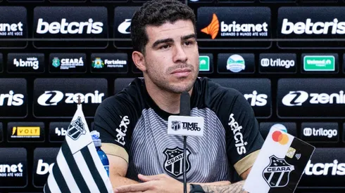 Foto: (Marcelo Vidal/cearasc.com) – Richardson concedeu entrevista coletiva no Ceará nesta terça (24)