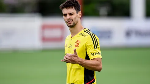 Foto: (Marcelo Cortes/Flamengo) – Rodrigo Caio foi relacionado para o próximo jogo do Flamengo