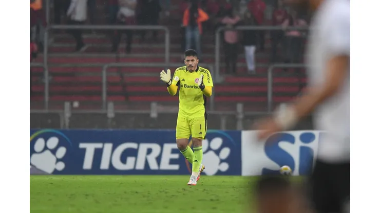 Daniel quebra o silêncio e manda a real em despedida do Internacional