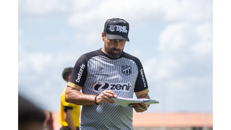 Foto: (Felipe Santos/cearasc.com) - Gustavo Morínigo quer extrair o melhor de seus jogadores no Ceará