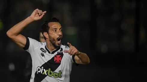 Foto: Thiago Ribeiro/AGIF – Torcida quer um novo 'parça' para Nenê no meio-campo do Vasco.