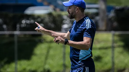 Foto: (Gustavo Aleixo/Cruzeiro) – Paulo Pezzolano acredita que o Cruzeiro está mais forte em 2023