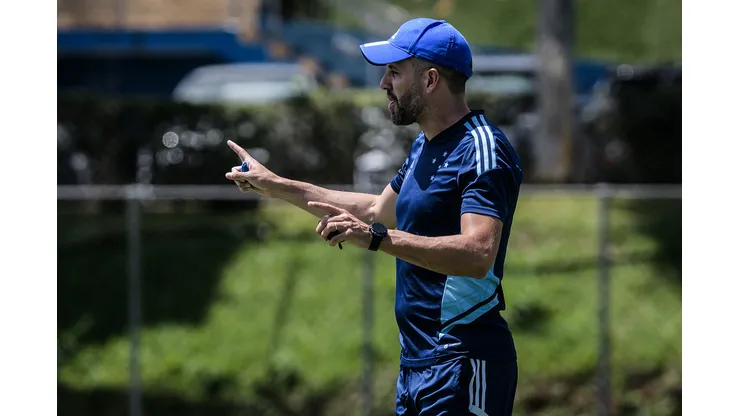 Foto: (Gustavo Aleixo/Cruzeiro) - Paulo Pezzolano acredita que o Cruzeiro está mais forte em 2023