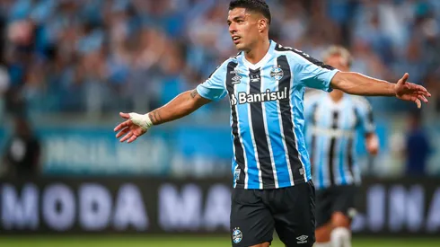 Foto: (Lucas Uebel/Grêmio FBPA) – Luis Suárez chegou com tudo ao Grêmio