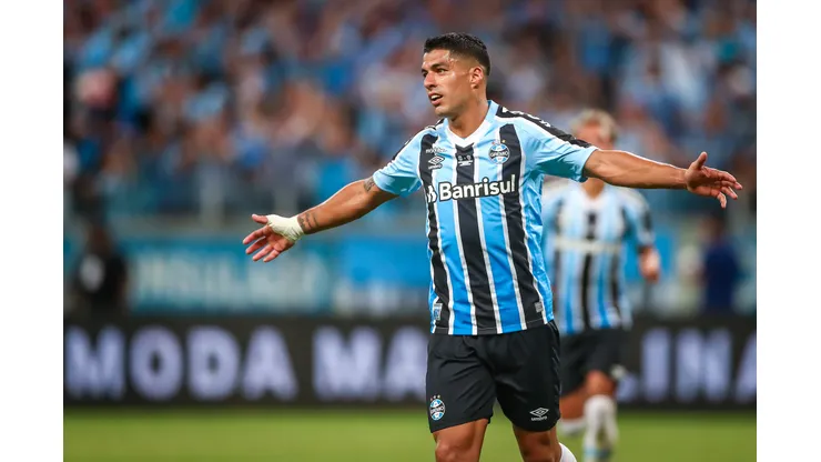 Foto: (Lucas Uebel/Grêmio FBPA) - Luis Suárez chegou com tudo ao Grêmio
