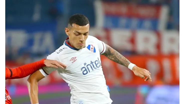 (Photo by Ernesto Ryan/Getty Images) - Franco Fagúndez interessa ao Vasco.