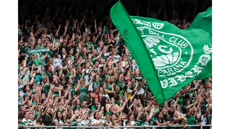 Robson Mafra/AGIF- Torcedoras do Coritiba presentes no Couto Pereira na estreia do Coritiba no Campeonato Paranaense de 2023