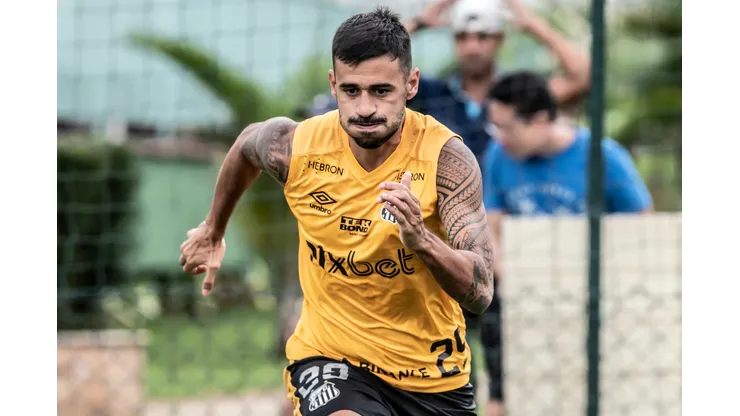 Foto: (Ivan Storti/Santos FC) - Camacho deve começar 2023 na reserva do Santos