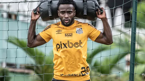 Foto: (Ivan Storti/Santos FC) – Mendoza foi uma das contratações do Santos para a temporada