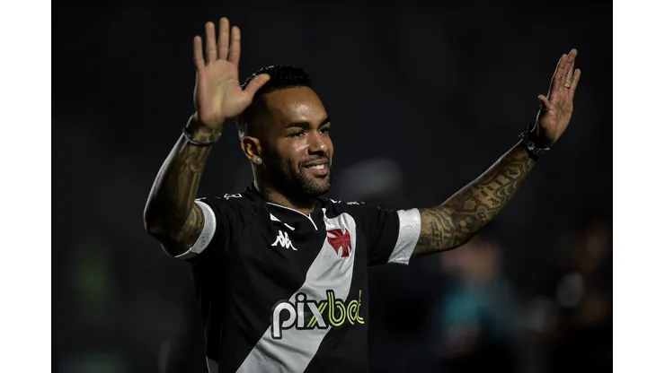 Foto: Thiago Ribeiro/AGIF - Alex Teixeira pode ser decisivo para o sucesso nessa negociação.