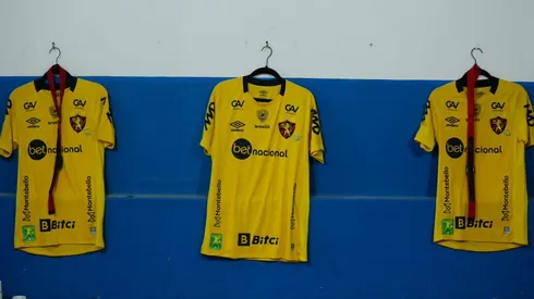 Foto: (Rafael Bandeira/Sport Recife) – o Sport usou uma camisa especial para homenagear Pelé
