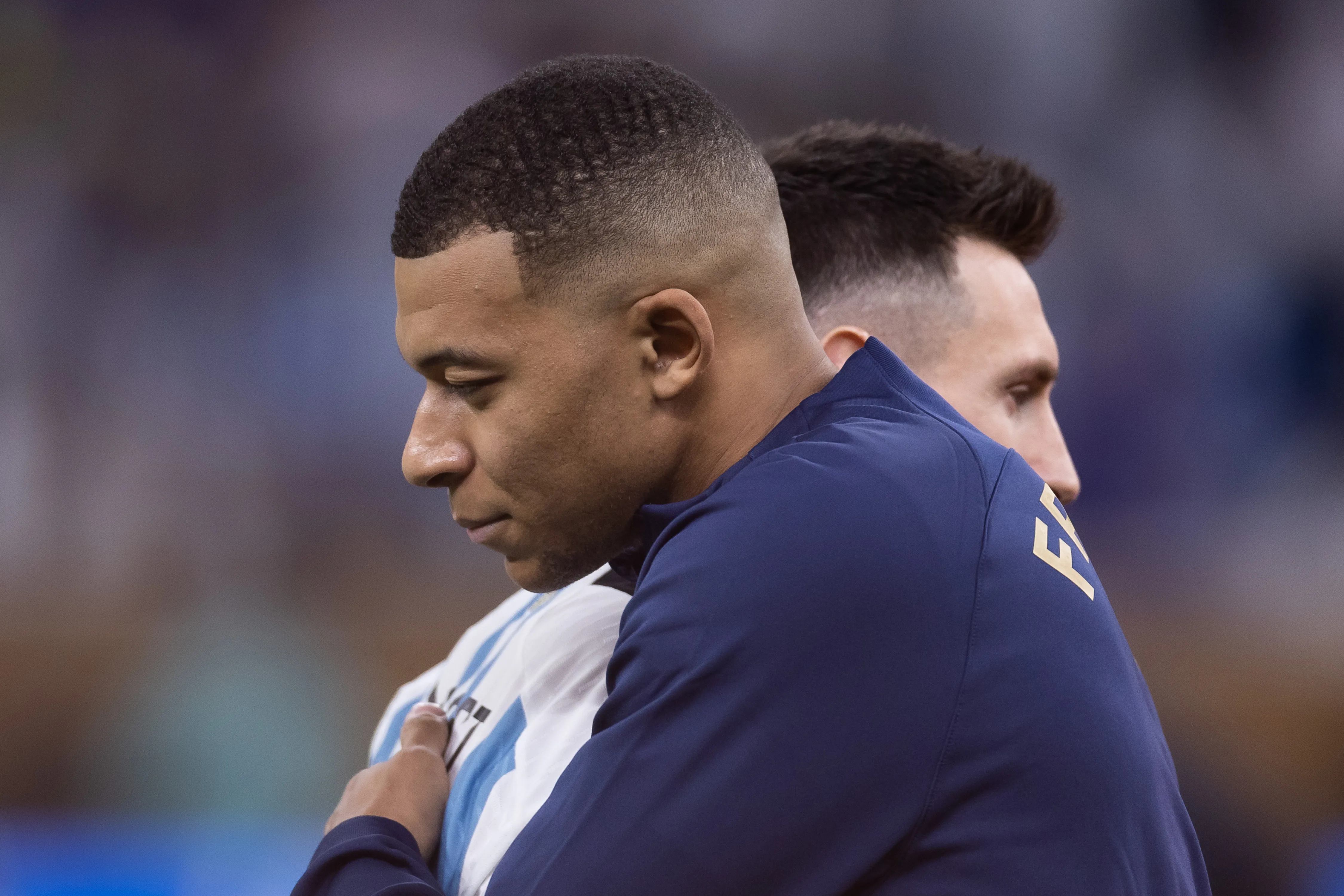 Foto: Pedro Martins/AGIF – Kylian Mbappé e Lionel Messi