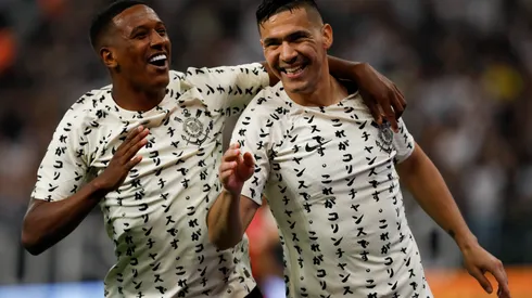Foto: (Ricardo Moreira/Getty Images) – Robert Renan, à esquerda, foi cedido pelo Corinthians ao Zenit, da Rússia