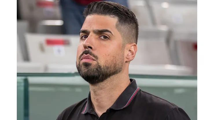 Foto: Robson Mafra/AGIF -António Oliveira, do Coritiba, pode atrapalhar os planos do Vasco.