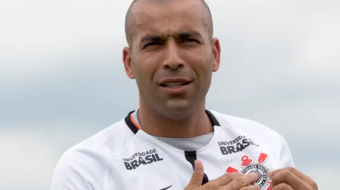 Foto: (Daniel Vorley/AGIF) – Emerson Sheik, ex-atacante do Corinthians, viralizou nas redes sociais devido a uma disputa de memes