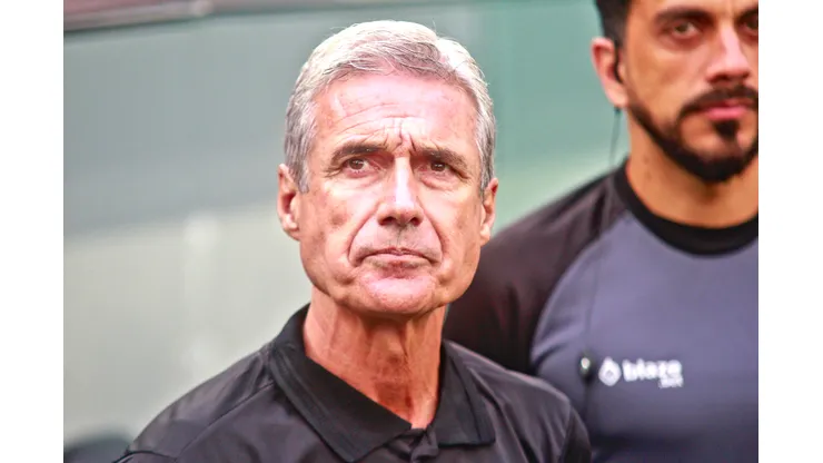 Foto: Gabriel Machado/AGIF - Luis Castro, técnico do Botafogo
