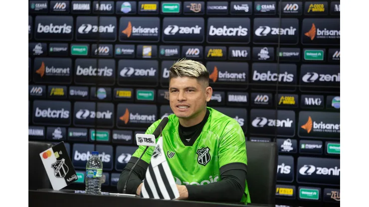 Foto: (Felipe Santos/Ceará SC) - Alfredo Aguilar foi apresentado pelo Ceará nesta quinta (5)