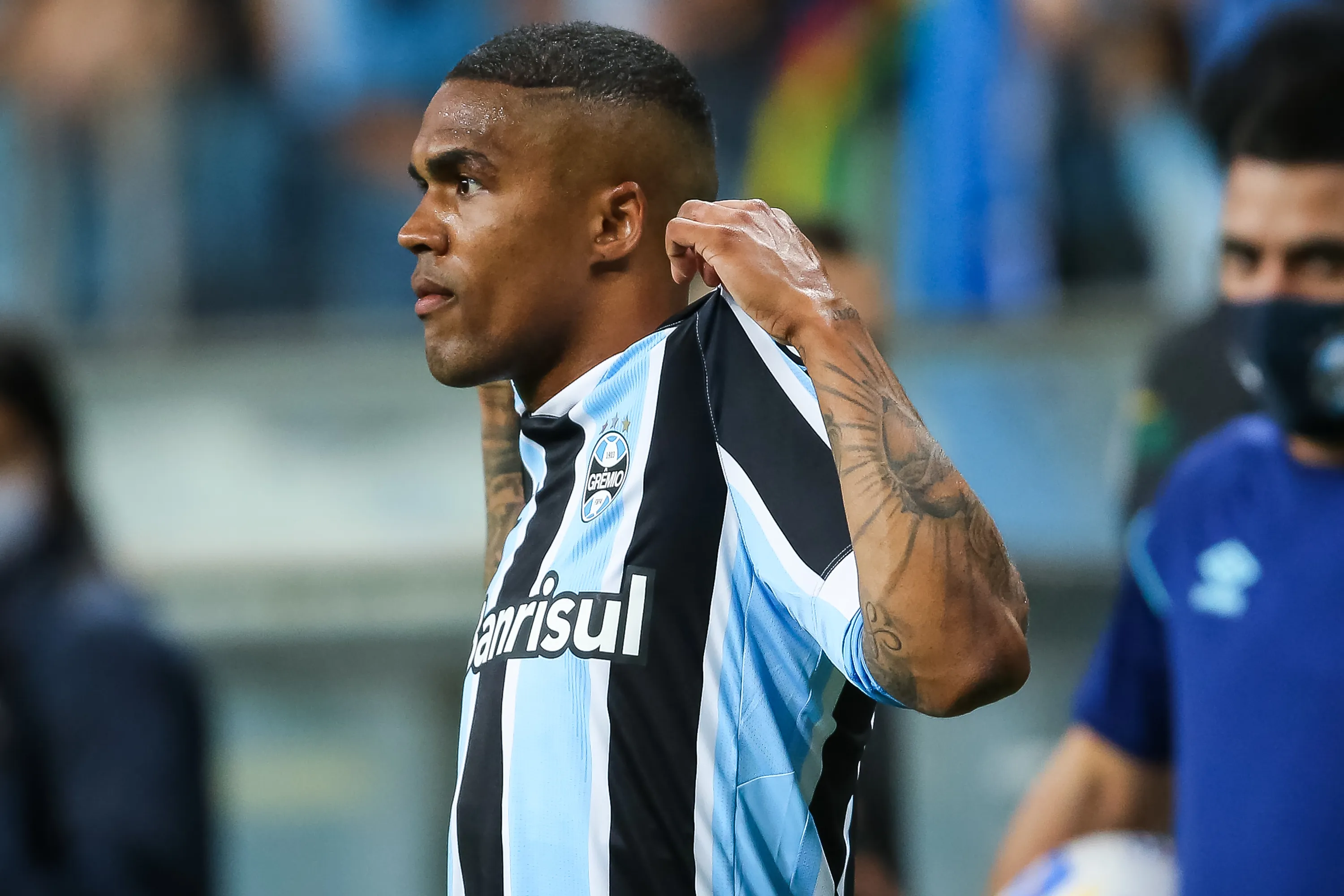 Foto: Pedro H. Tesch/AGIF – Douglas Costa