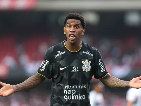 Ex-companheiro de zaga de Gil no Corinthians e anuncia aposentadoria