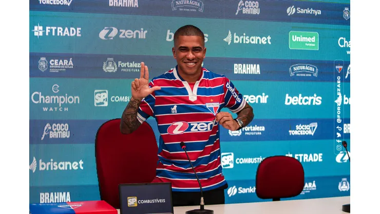 Mateus Lotif/FEC- Lucas Esteves, lateral-esquerdo do Fortaleza