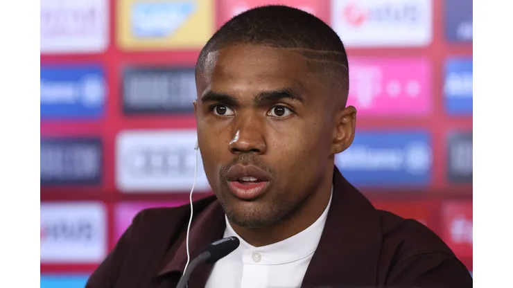 (Photo by Alexander Hassenstein/Getty Images for FC Bayern)- Douglas Costa