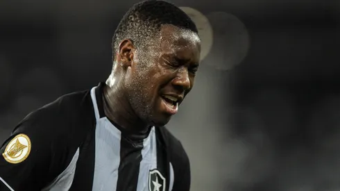 Foto: Thiago Ribeiro/AGIF - Patrick de Paula sofre grave lesão no Botafogo