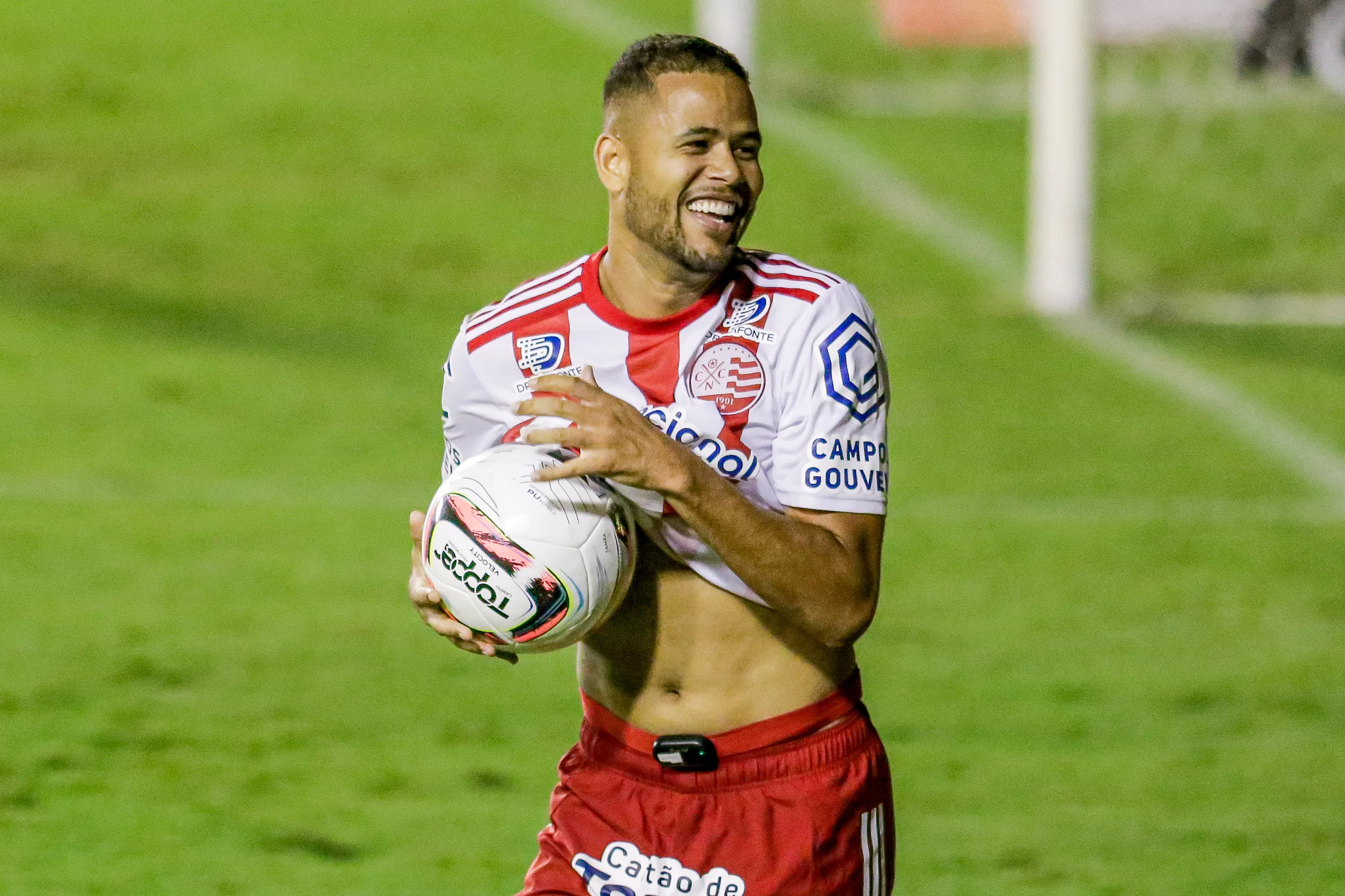 Foto: Rafael Vieira/AGIF – Geuvânio jogou a última temporada pelo Náutico, de Pernambuco