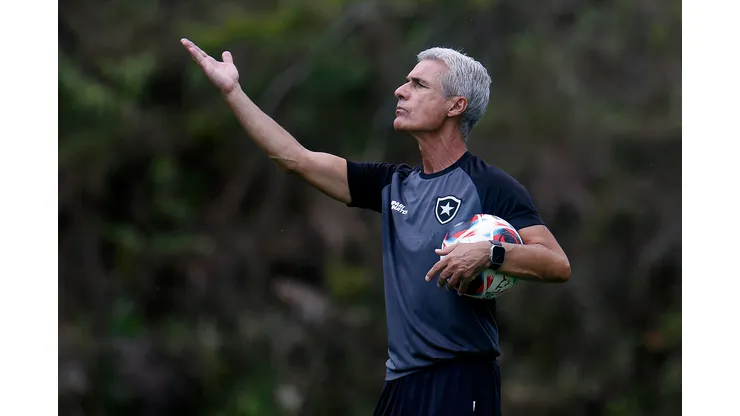 Foto: Vitor Silva/Botafogo - Luis Castro comenta derrota para o Flamengo