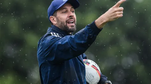 Foto: Gustavo Aleixo/Cruzeiro - Peezzolano observa de perto situação do Cruzeiro