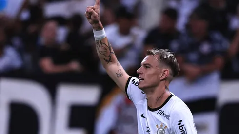 Foto: Ettore Chiereguini/AGIF – Guedes e outros dois jogadores chamam atenção no Corinthians