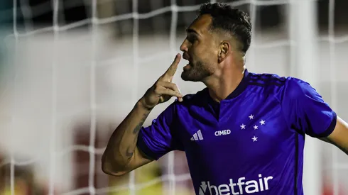 Foto: Gilson Junio/AGIF – Gilberto 'chama a responsa' no vestiário do Cruzeiro
