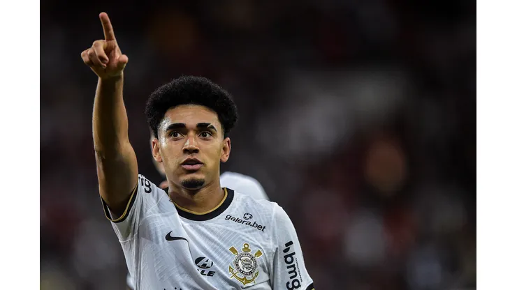 Foto: Thiago Ribeiro/AGIF - Corinthians de olho em meio-campista para repor saída de Du Queiróz