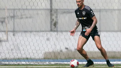 Foto: Vitor Silva/Botafogo. - Philipe Sampaio causou muita preocupação com desmaio no confronto contra o Vasco