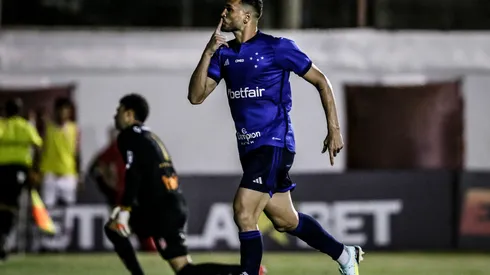 Foto: Divulgação/Cruzeiro - Gilberto joga muito e marca três vezes para o Cruzeiro