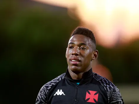 Em vídeo de bastidor, Leo chama atenção e segue impressionando pelo Vasco