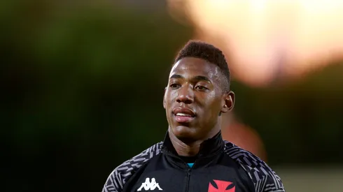 Foto: Daniel RAMALHO/VASCO - Leo Pelé segue impressionando com a camisa do Vasco