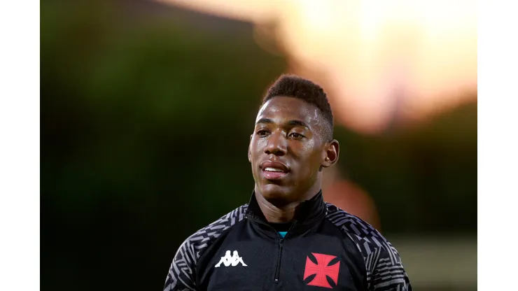 Foto: Daniel RAMALHO/VASCO - Leo Pelé segue impressionando com a camisa do Vasco