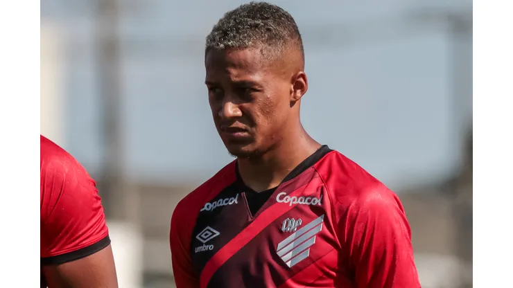 Foto: Robson Mafra/AGIF - Athletico busca substituto de Vitinho