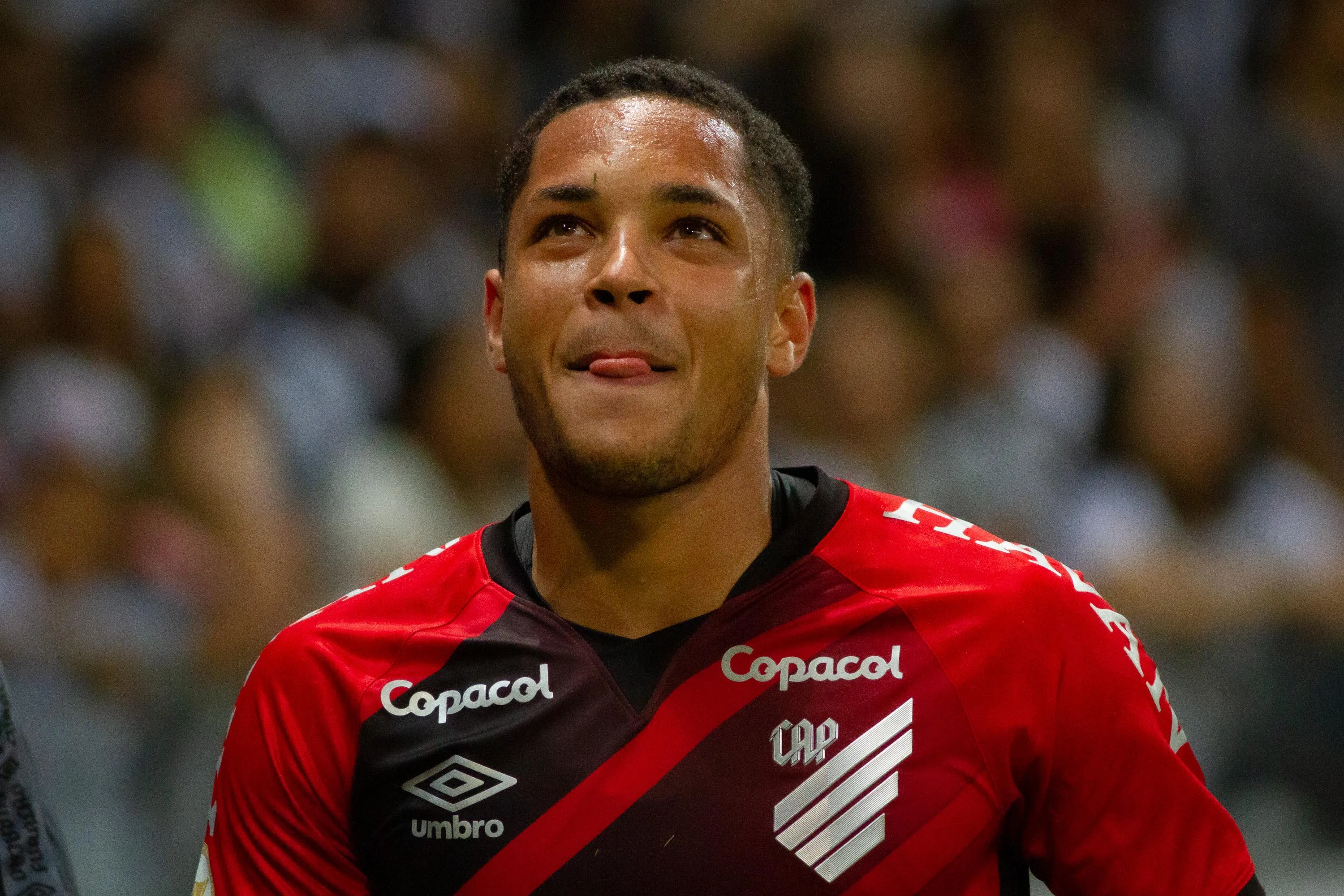 Athletico define valor para vender Vitor Roque