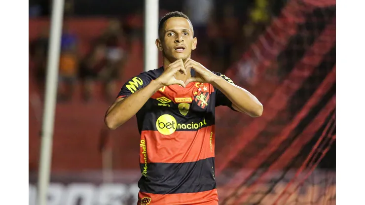 Foto: Rafael Vieira/AGIF - Luciano Juba, atacante do Sport
